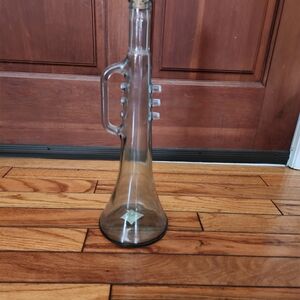 Elegant Clear Glass Trumpet Decanter